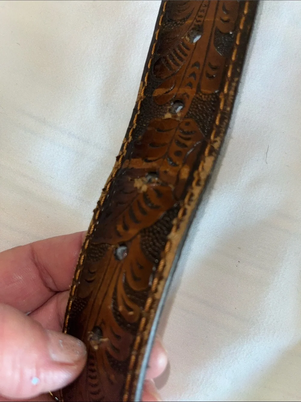Siskeyou‎ Eagle Head Yellow Black Oval Buckle on Brown Hand Tooled Leather Belt